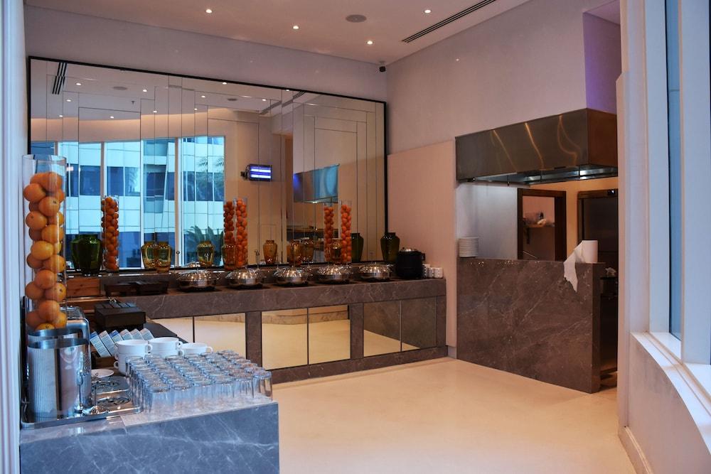 Tamani Marina Hotel & Apartments Dubai Exterior photo The kitchen at the restaurant