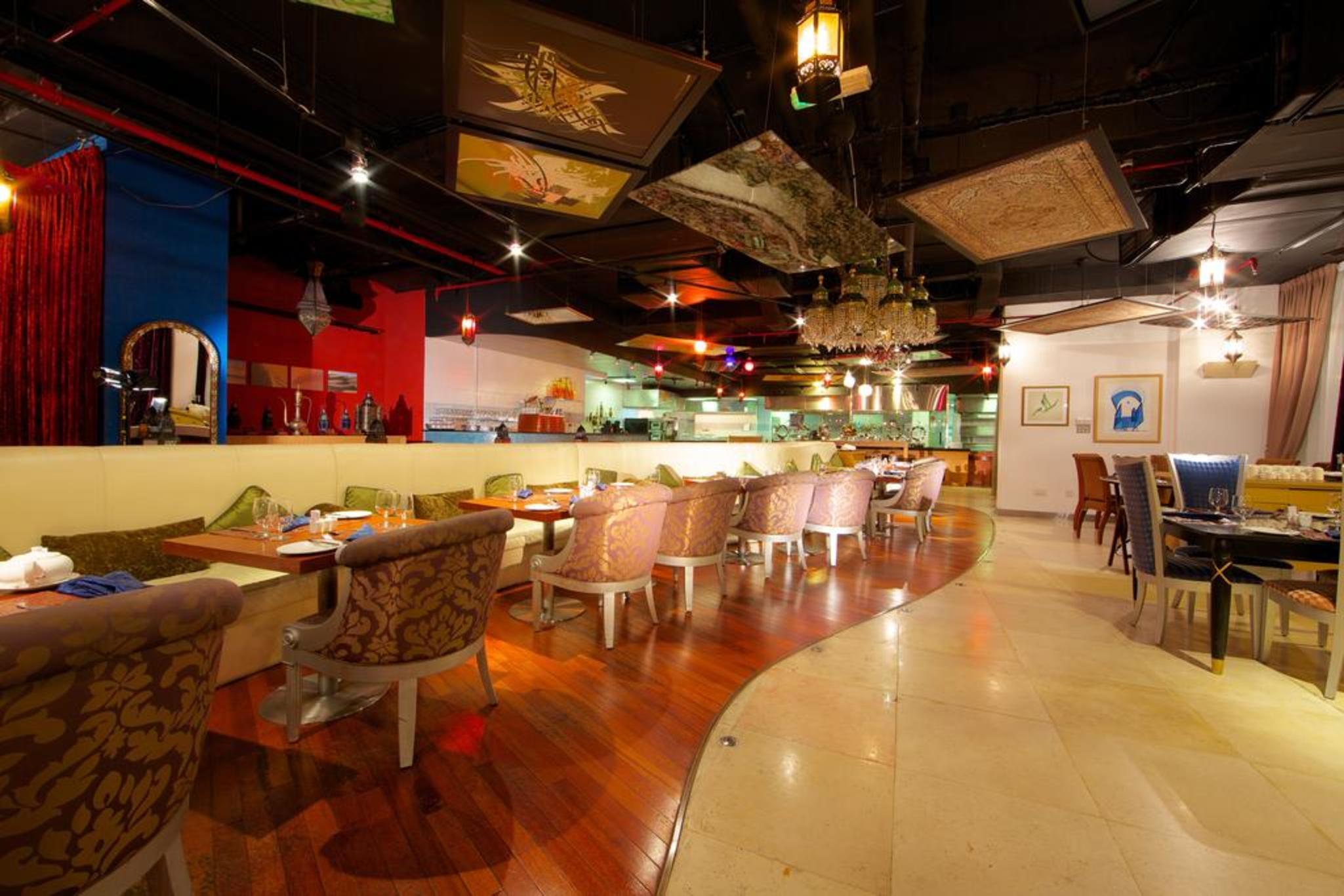 Tamani Marina Hotel & Apartments Dubai Exterior photo Interior of a restaurant in the mall