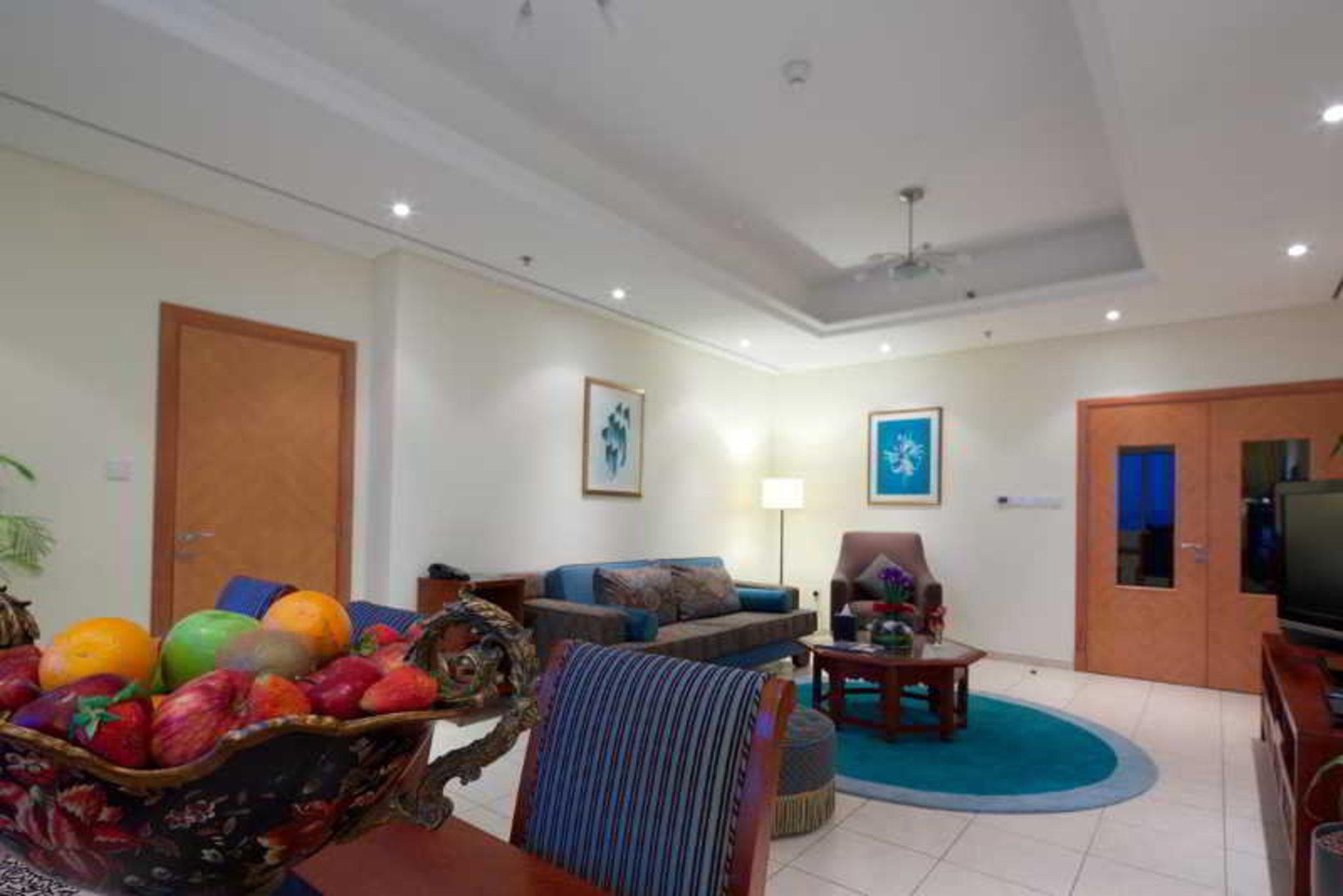 Tamani Marina Hotel & Apartments Dubai Exterior photo A living room in a suite at the hotel